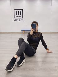 -单色舞蹈