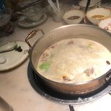 第一锅是甜汤，口味说实话吃不惯