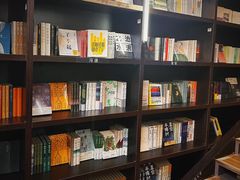 -钟书阁(松江泰晤士小镇店)