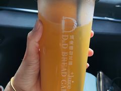 -顶东面包花园·生日蛋糕(世博店)