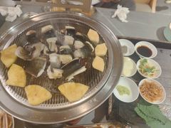 -围炉肉舍•炭烤活鳗•丹东海鲜烤肉(步行街店)