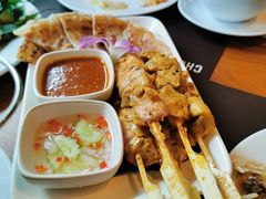 -Chom Cafe and Restaurant