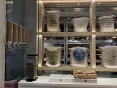 面包甜点陈列柜-% Arabica阿拉比卡咖啡烘焙工坊