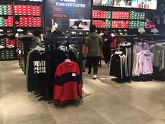 -PUMA品牌自营折扣店(武汉永旺梦乐城店)