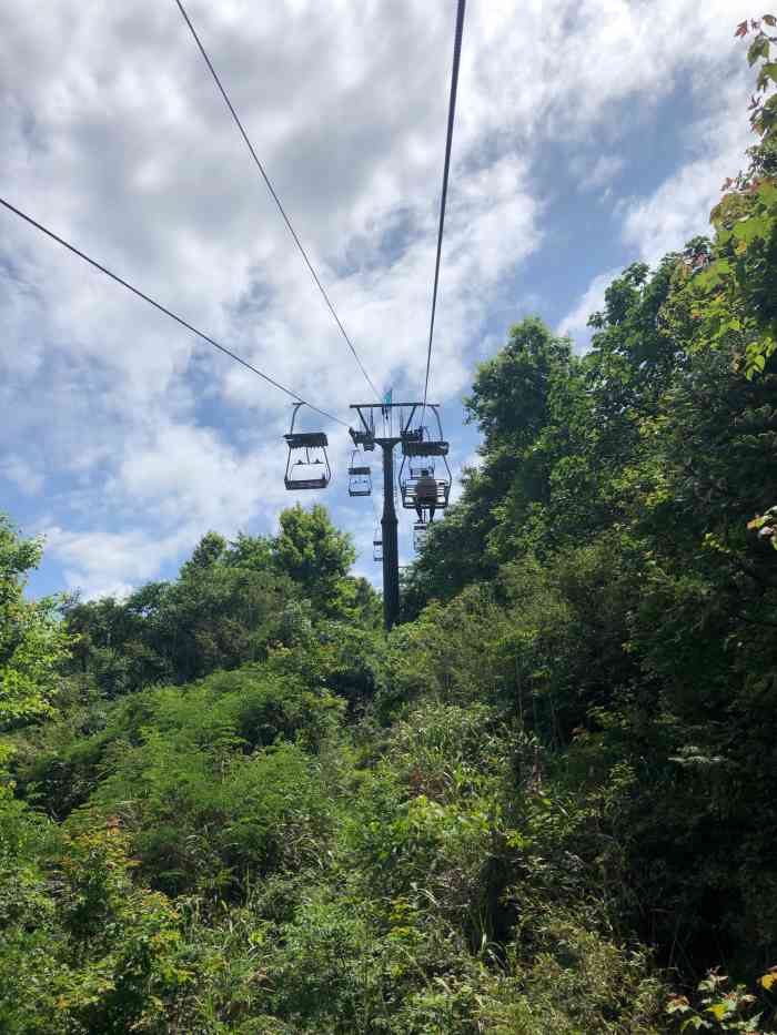 九华秋浦胜境大王洞风景区-"景区前面有一段泥泞,超烂的路面坑.