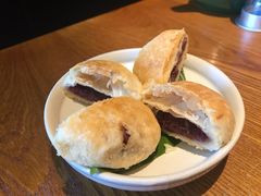 玫瑰鲜花饼-云海肴·汽锅鸡·云南菜(苏州中心店)