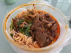 特色肥肠面-耙豌豆重庆小面