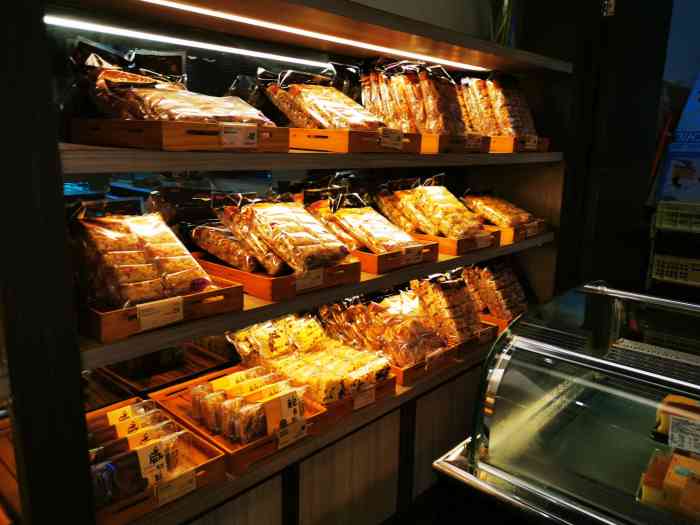 香港圣安娜饼屋(华乐路店)-"换了新包装,价钱无变,但感觉小了.味道依.