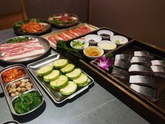 -围炉肉舍•炭烤活鳗•丹东海鲜烤肉(步行街店)