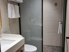 -汉庭优佳(上海恒隆广场南京西路地铁站店)