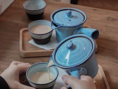 煮奶茶-彳亍咖啡·这里(水湾路店)