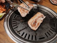 厚切猪肉-·缸桶屋·韩式牛肋条自助烤肉(西湖D11店)