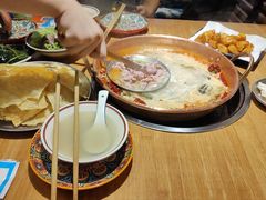 -洱火云南酸菜牛肉火锅(石景山当代商城店)