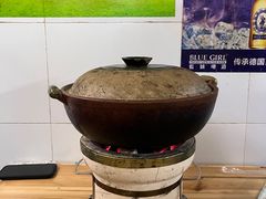 炭炉果鸡煲-威邵鸡煲(西华路总店)