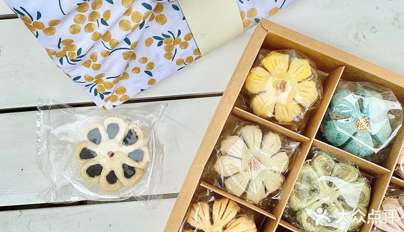 大连这家藏在小巷里的甜品店🍮也太好拍了📷