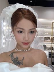 -现代经典婚纱摄影