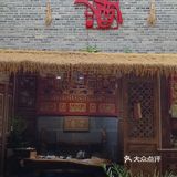 是吃鸭子火锅的，刚好没吃饭，就在他家吃了，汤超级好喝