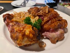 烤猪肘配酸菜和土豆泥-宝莱纳餐厅(滨江店)