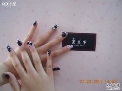 黑色点点-星美甲