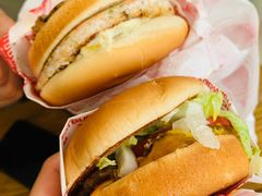 烟熏三文鱼汉堡-FATBURGER 特富客汉堡(外交公寓店)