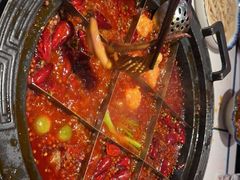 -爱你您·自家鱼塘·活水喷泉鱼火锅(八里店)