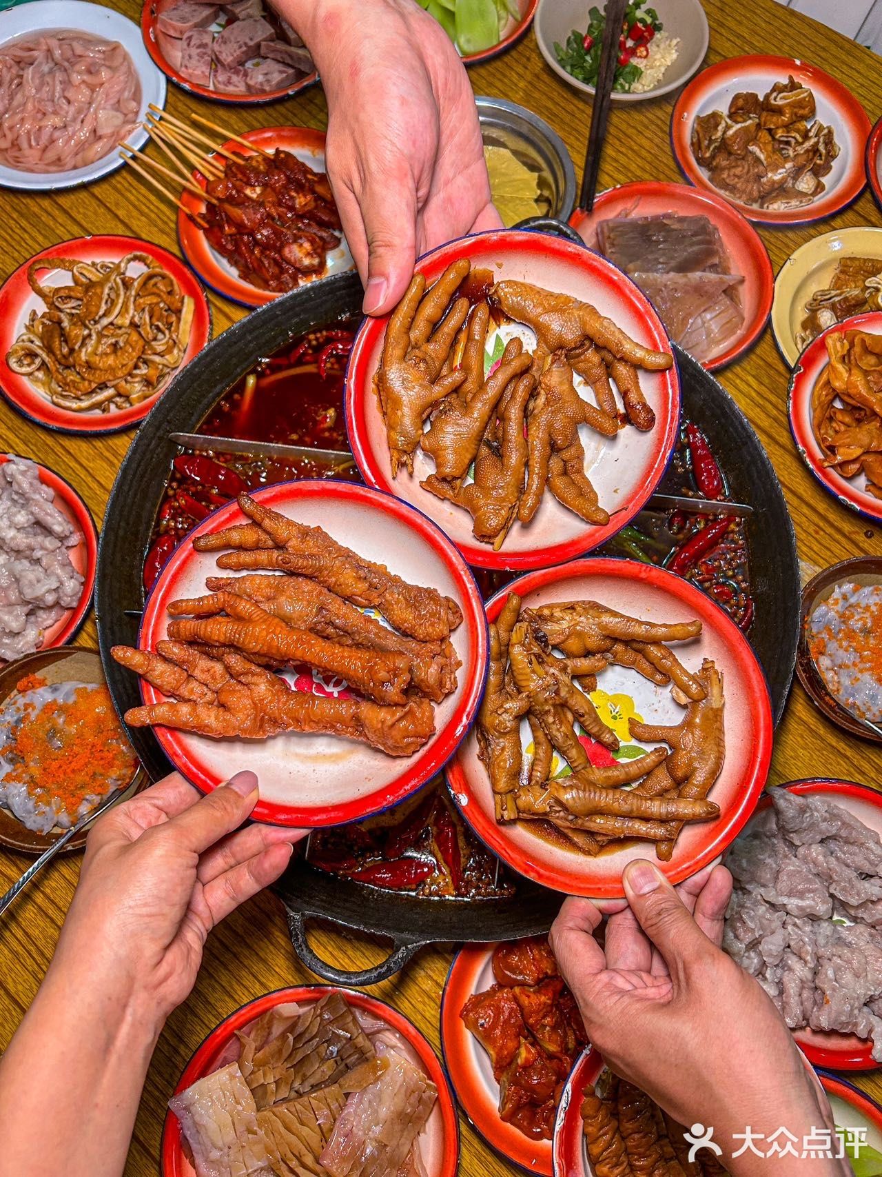 重庆就是这样，藏在社区的火锅味道都好地道！