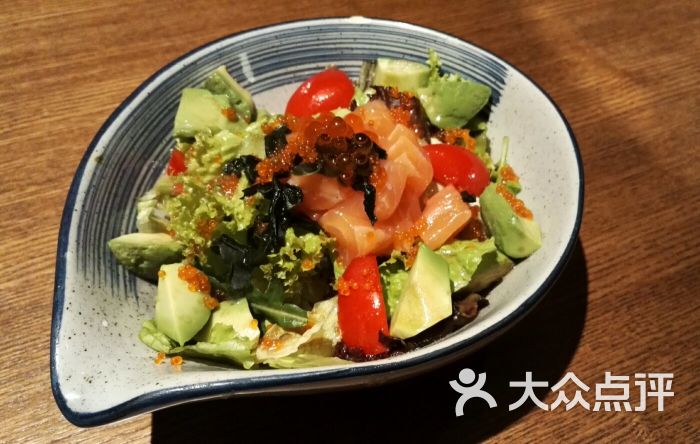 牛油果三文鱼色拉