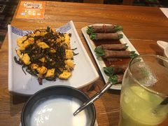 薄荷牛肉卷-云海肴·汽锅鸡·云南代表菜(天津国金汇店)