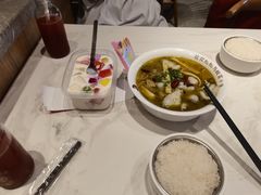 -渝是乎酸菜鱼·川渝小炒(新世界百货望京店)