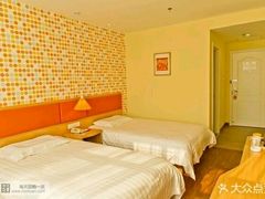 -莫泰酒店(上海虹桥北新泾地铁站天山路店)