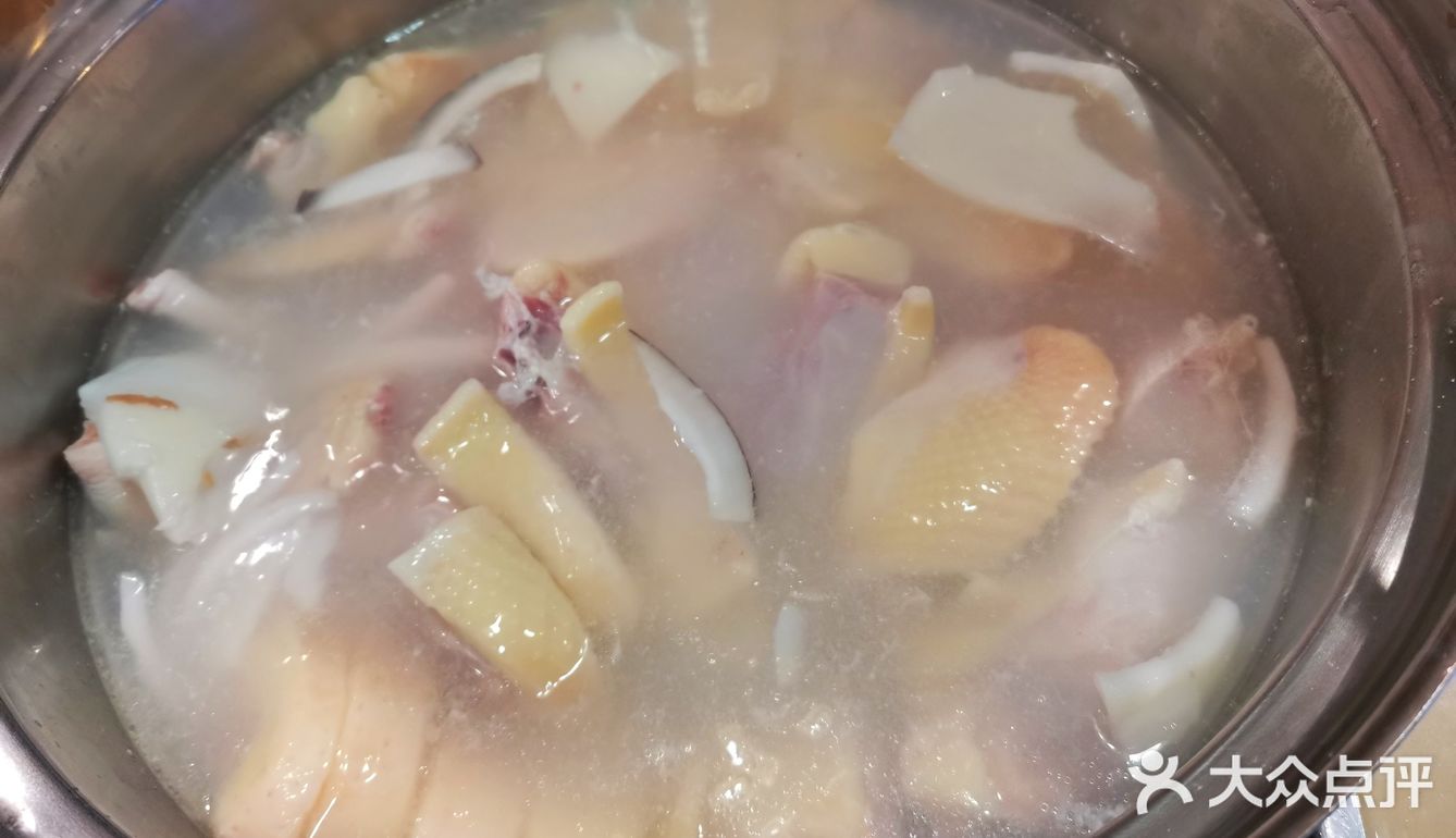 呈贡七彩｜货真价实椰子鸡！