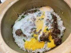 窝蛋牛肉饼煲仔饭-红星光发煲仔饭(文海店)