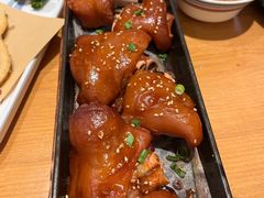 特色烤猪蹄-海派美食·家宴海鲜青岛菜·石锅鲽鱼头(东方城店)