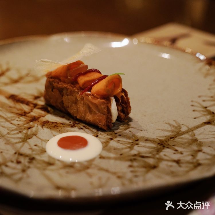 搭配煎蛋造型的迷迭香和芒果酱 萌!