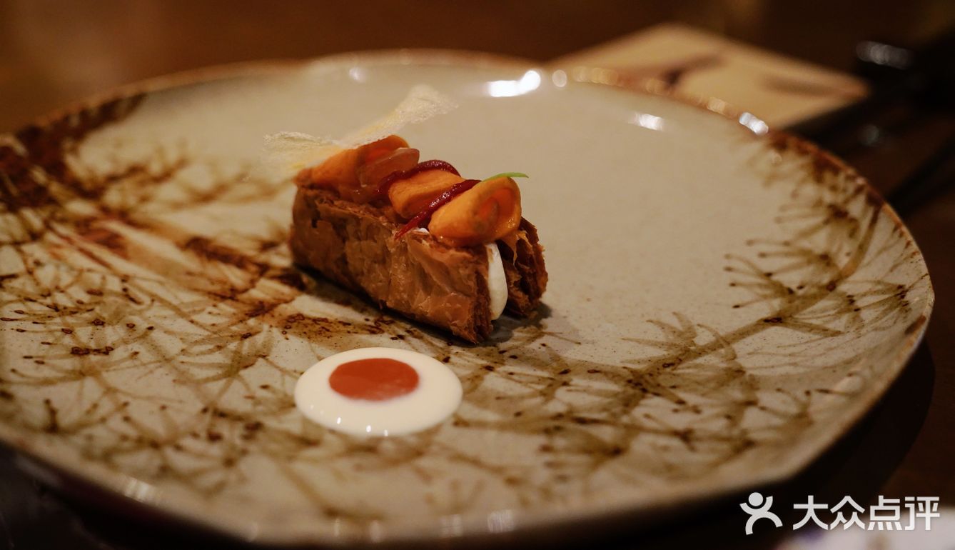 搭配煎蛋造型的迷迭香和芒果酱 萌！