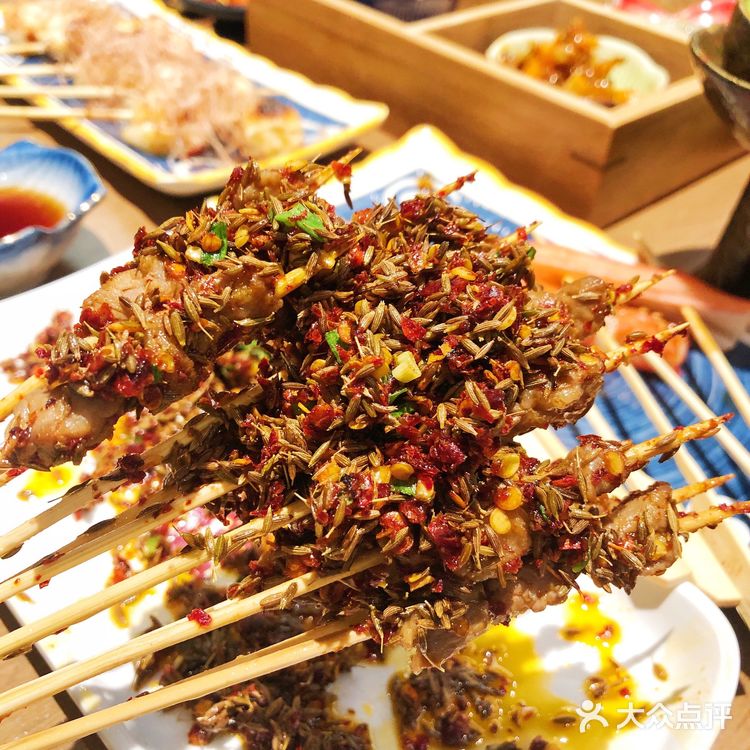 新店｜沈阳又一疯狂排队烧烤🍢把把烧来十打