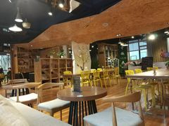 -新华里咖啡书吧(新华书店小寨店)