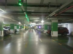 -正大乐城徐汇店-地下停车库