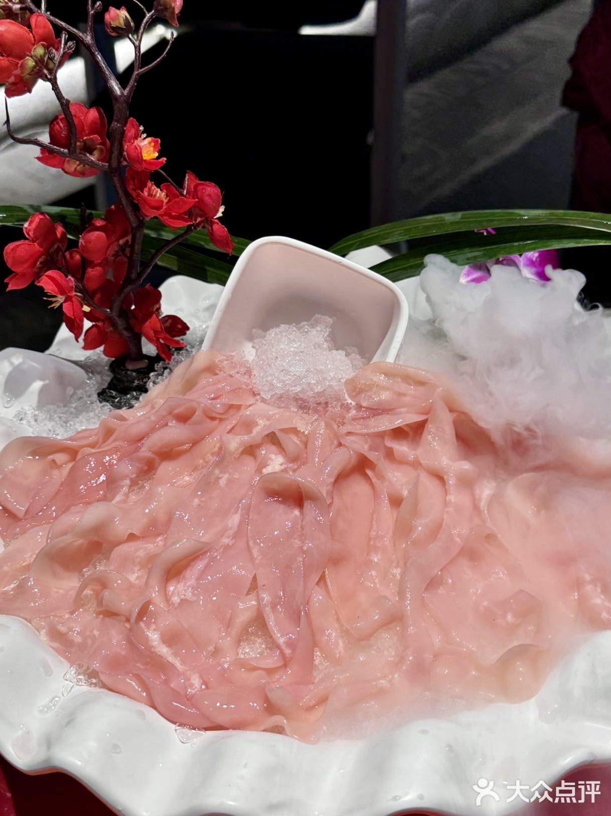 不懂就问：深圳的火锅店🍲都这么卷嘛！！？