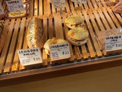 -天井·丑面包搭咖啡
