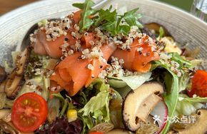 Smoked Salmon Quinoa Salad
