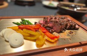Charcoal-Grilled Beef Short Ribs