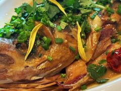 红烧鱼-奉天掌柜·非遗猪手·笨饺子(崇山路店)