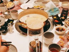 -洪氏嗨捞·广东猪肚鸡·椰子鸡火锅(西咸万象城店)