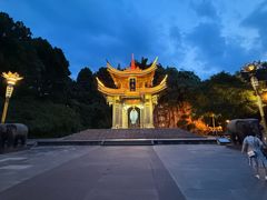 -峨眉山报国寺