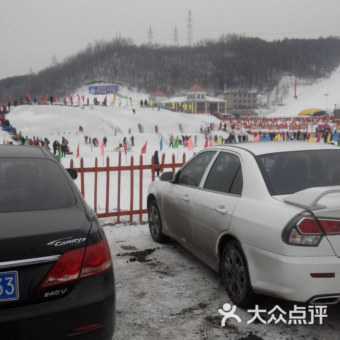 东风湖滑雪场前台电话图片