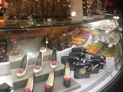 -文艺复兴百货(米兰大教堂广场店)