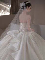 -艾米丽婚纱礼服