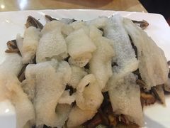 -山珍王国·云南野生菌石锅鱼