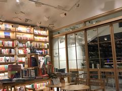 -猫的天空之城概念书店(束河店)